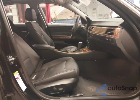 2006 BMW 330Xi z USA, uszkodzony, nr VIN WBAVD33526KV61975